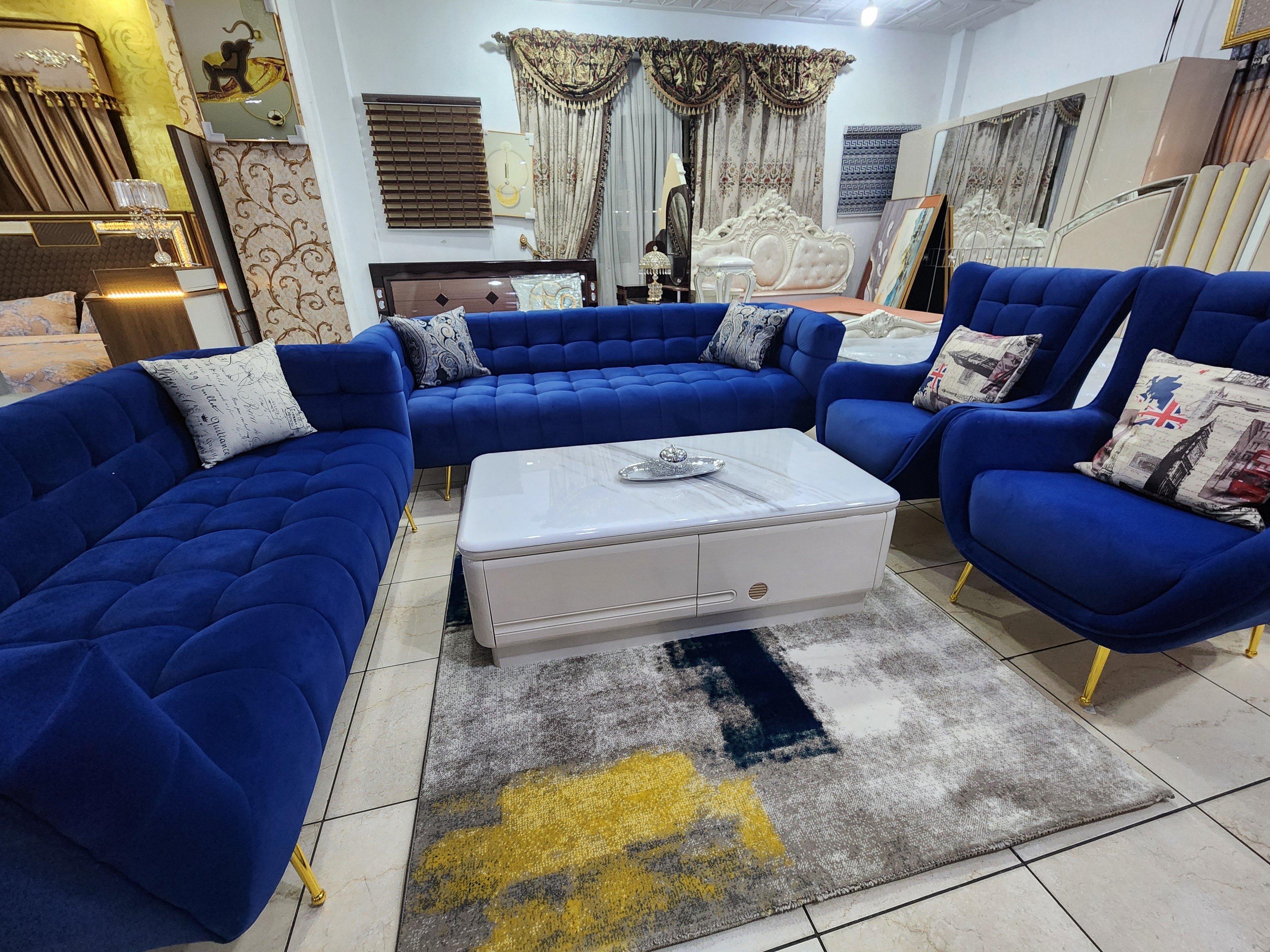SOFAS & SECTIONALS