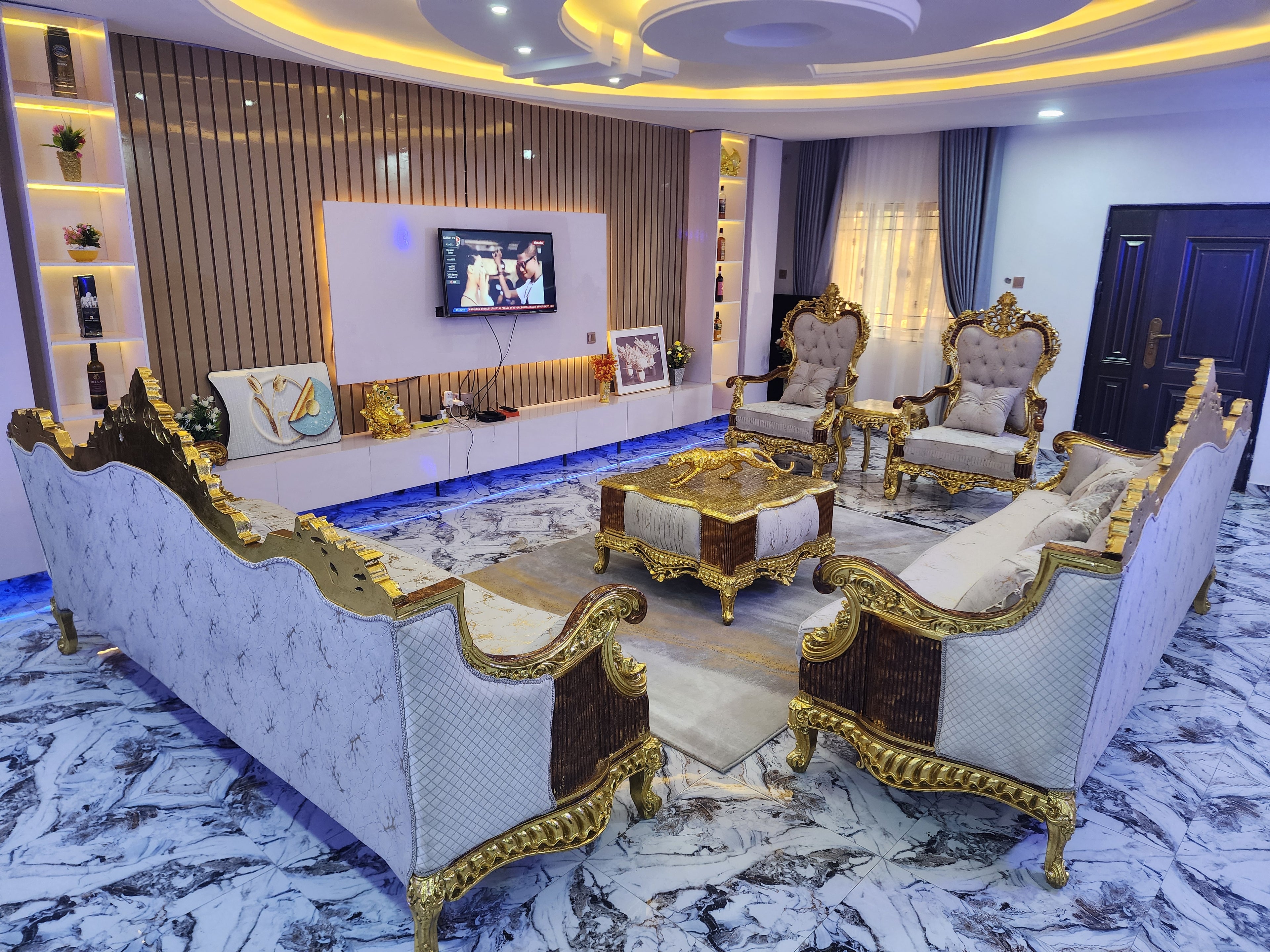 Royal Classic Luxury Sofa Set