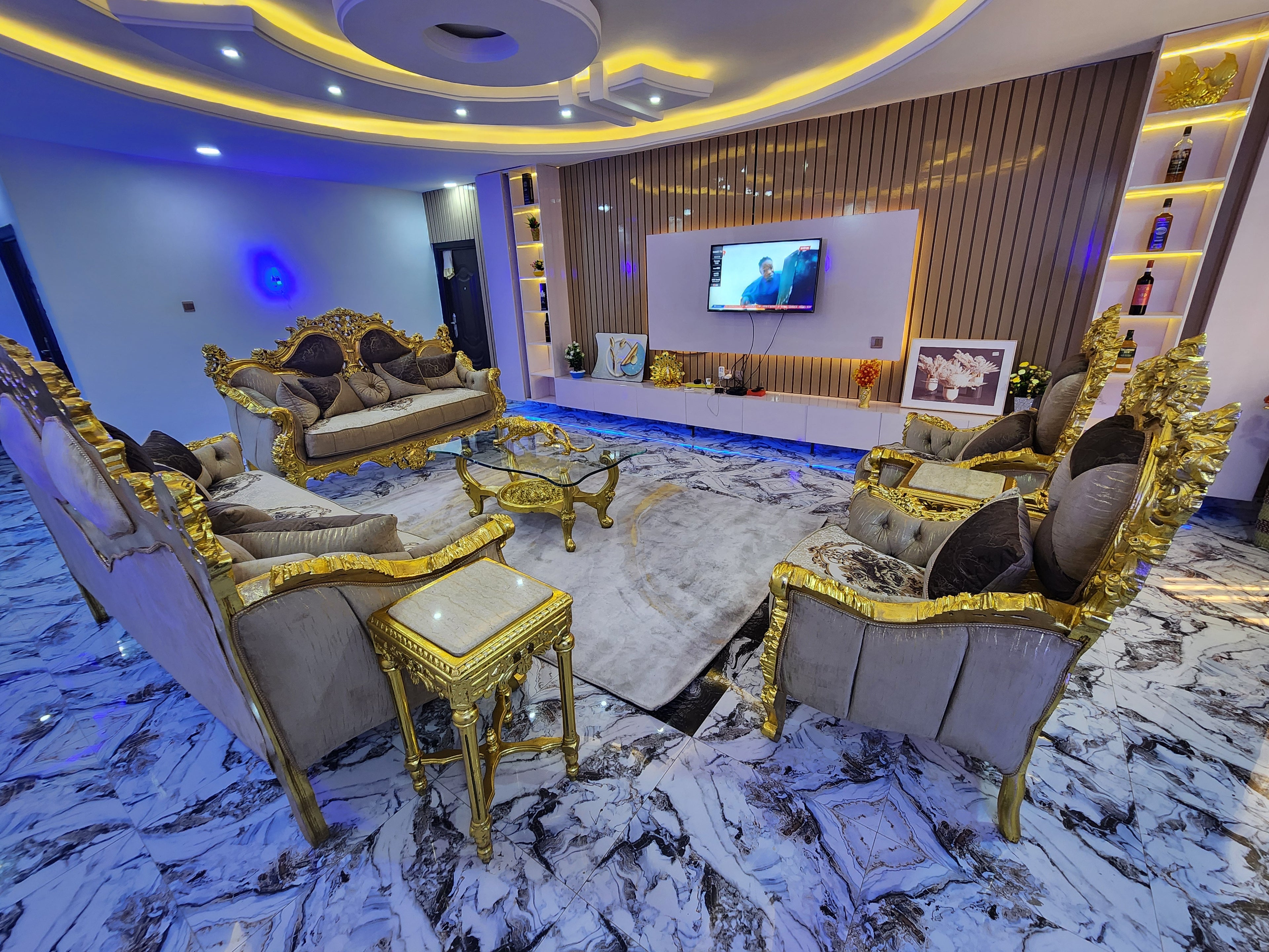 Royal Classic Luxury Sofa Set