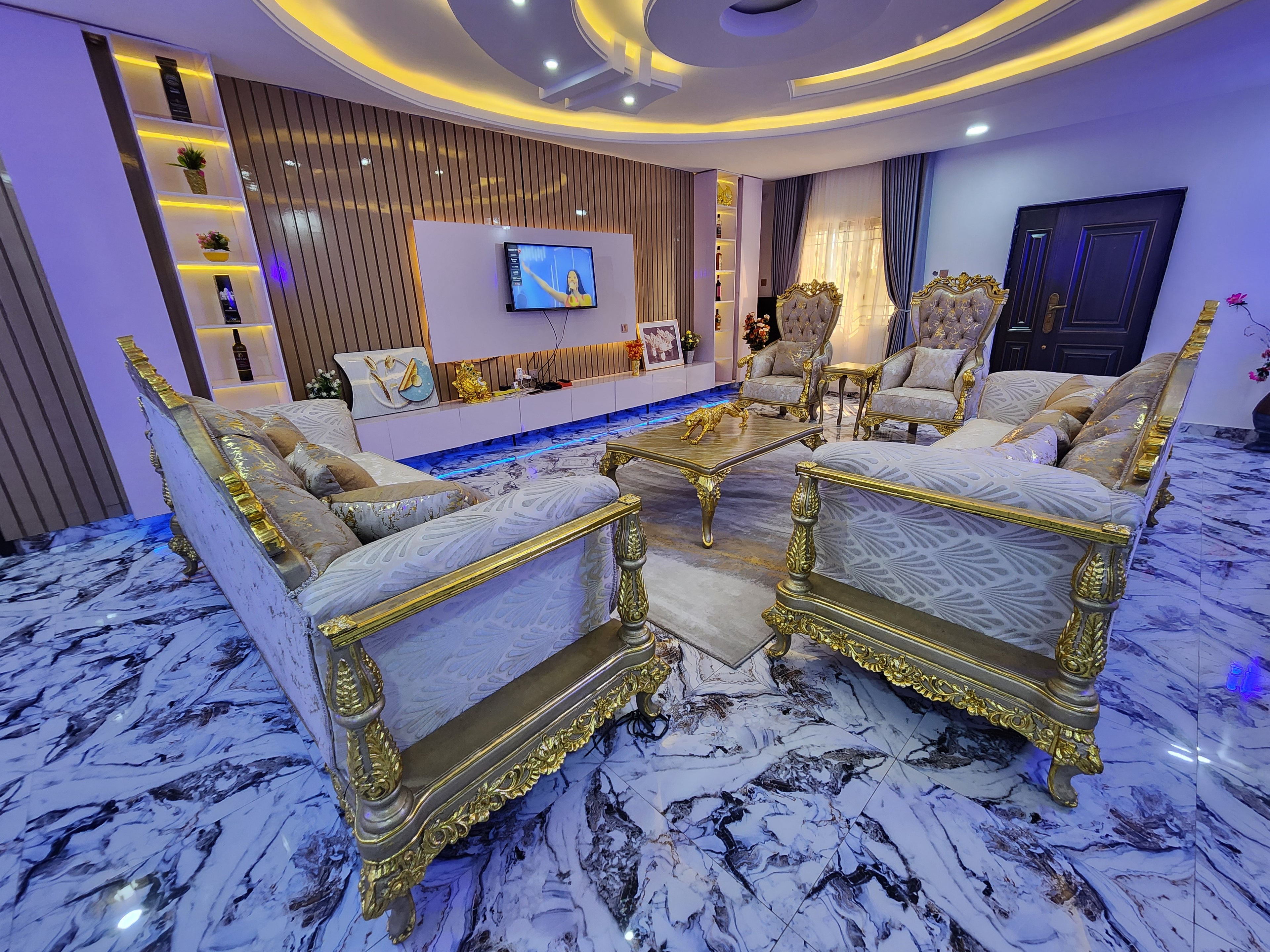 Royal Classic Luxury Sofa Set