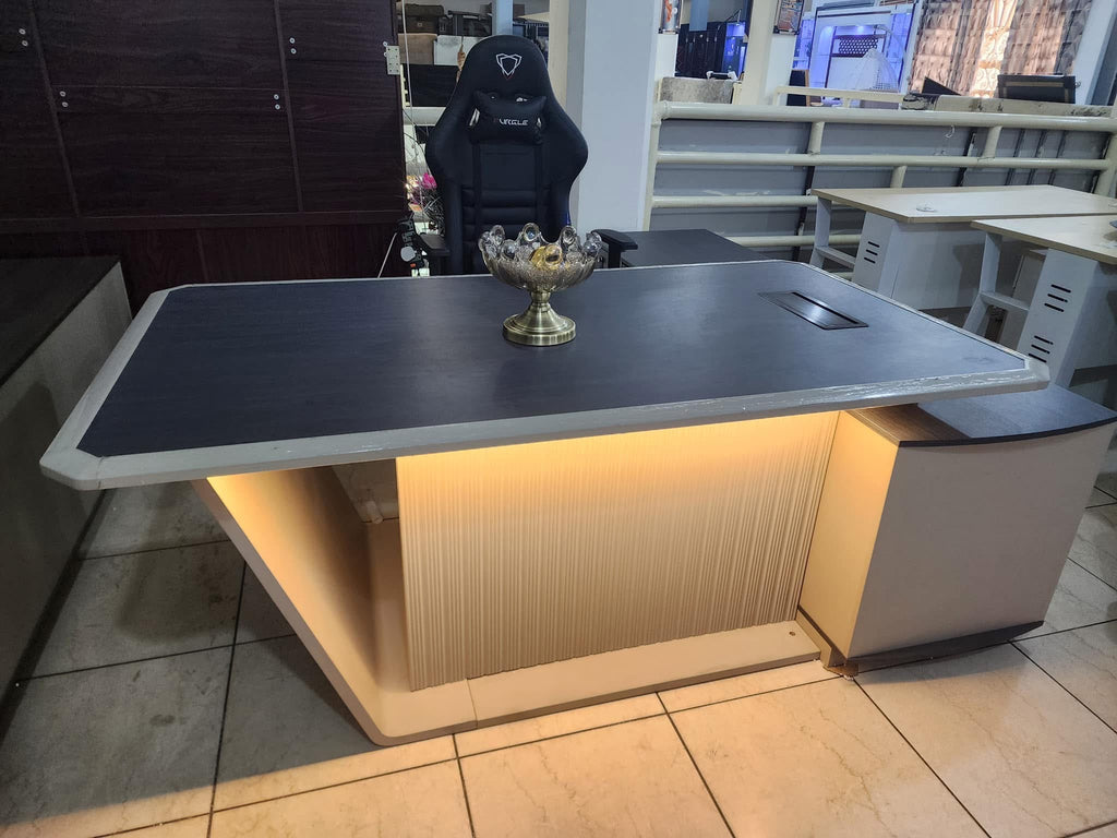 Modern Executive Office Desk – Sleek & Stylish Design