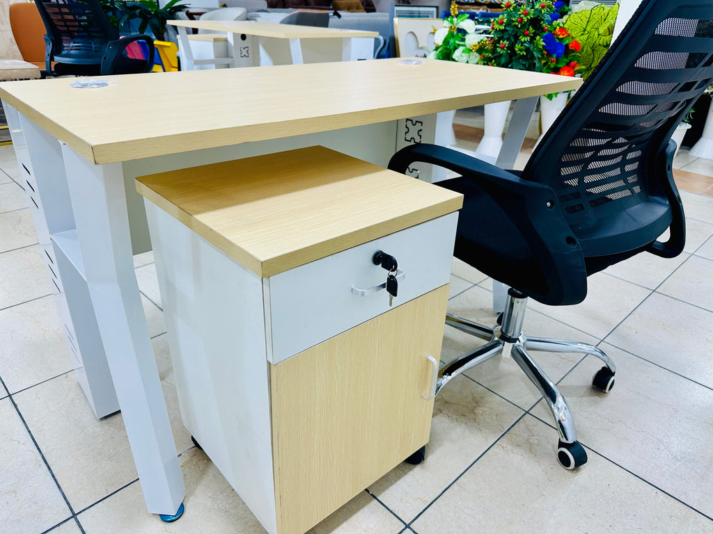 Big modern Office Desk with Ergonomic Chair