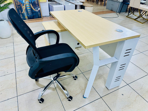 Big modern Office Desk with Ergonomic Chair